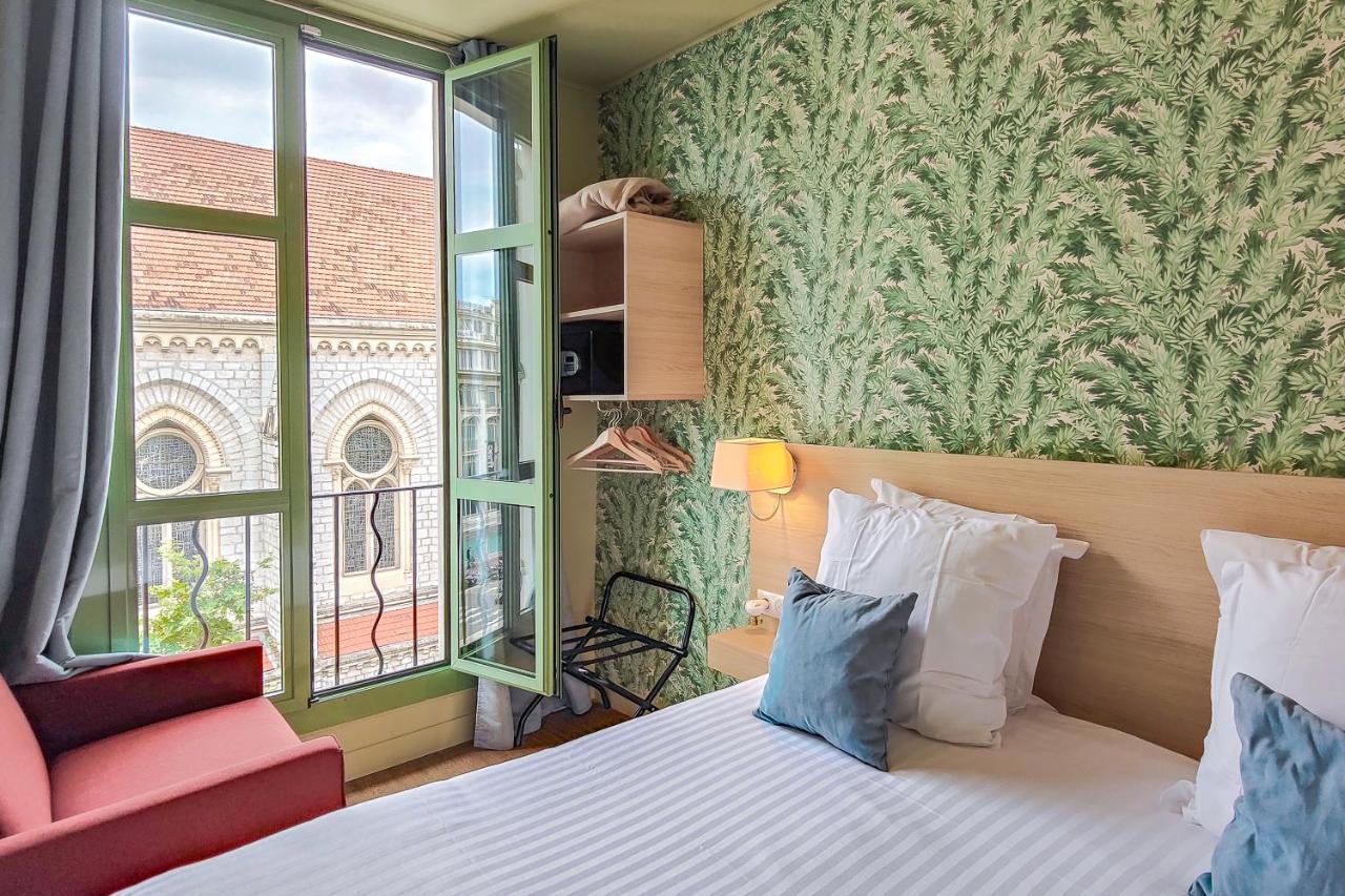 Du Centre, Un Ammi Hotel